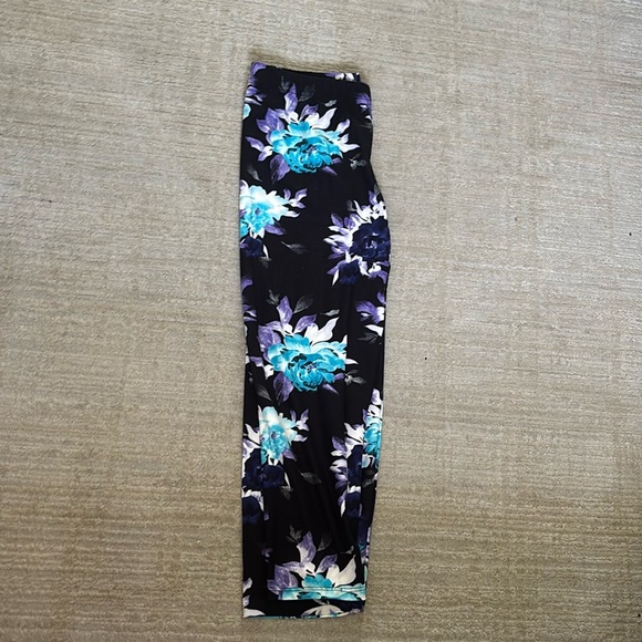 NWT 0/S capris (size 2-12) roar of thunder - Picture 2 of 3
